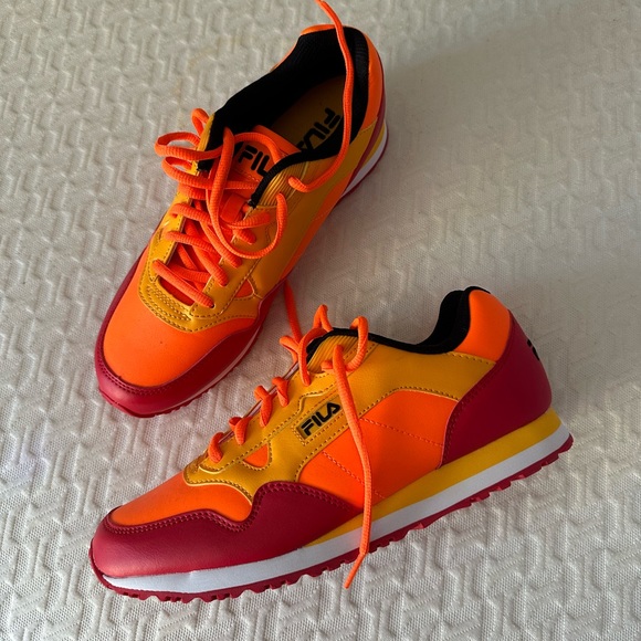 Orange Fila sneakers! size w 9! - Picture 2 of 5